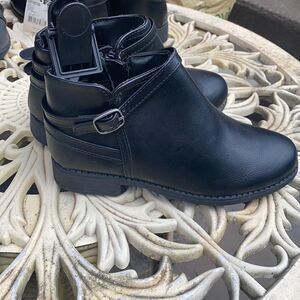 Piper black booties NWT